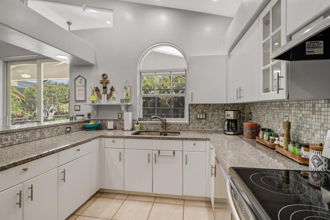 Cozy Beach House - 5 Minutes From Vanderbilt Beach North North Naples 외부 사진